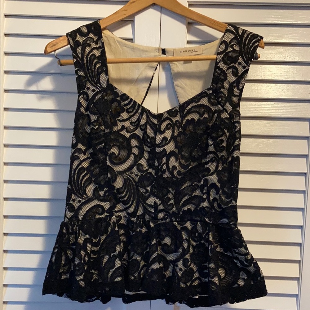 Monteau Lace Peplum Top with Keyhole Back Sz L